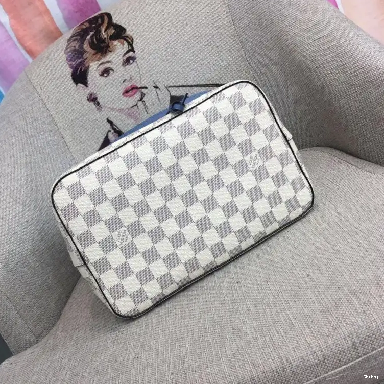 19B570395 Bags LV 0630